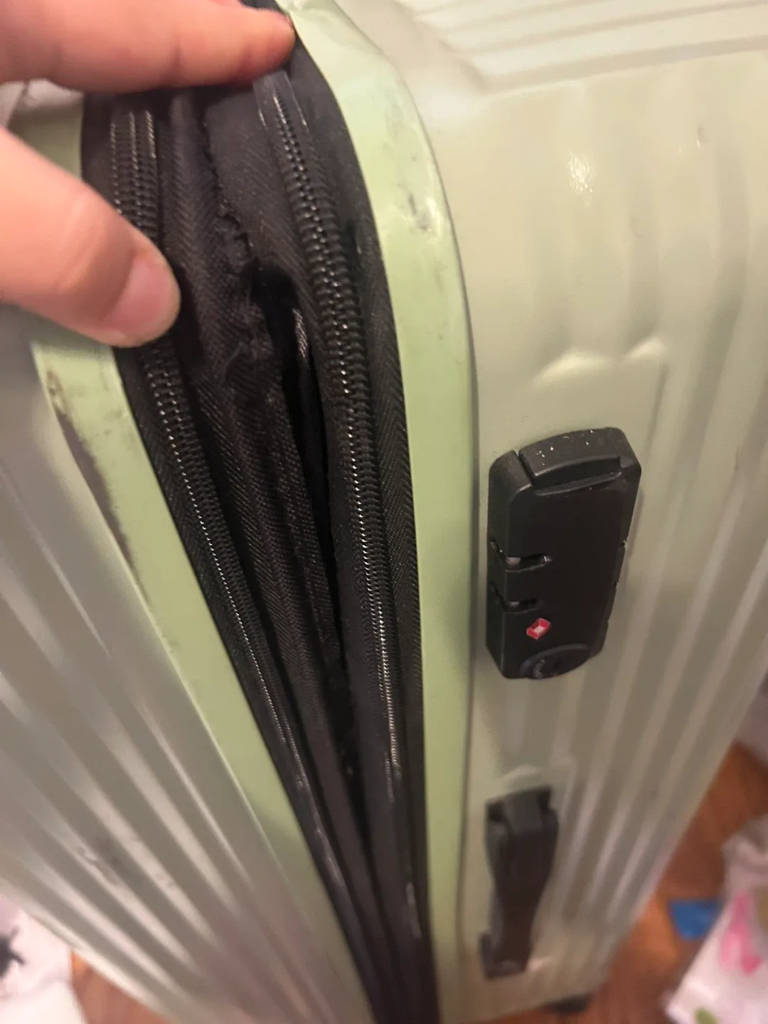 Light Green Suitcase Luggage - Damaged Zipper image indicator(4)