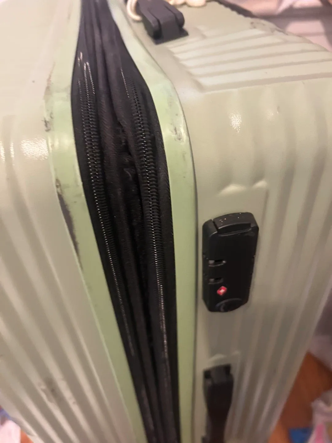 Light Green Suitcase Luggage - Damaged Zipper image indicator(6)