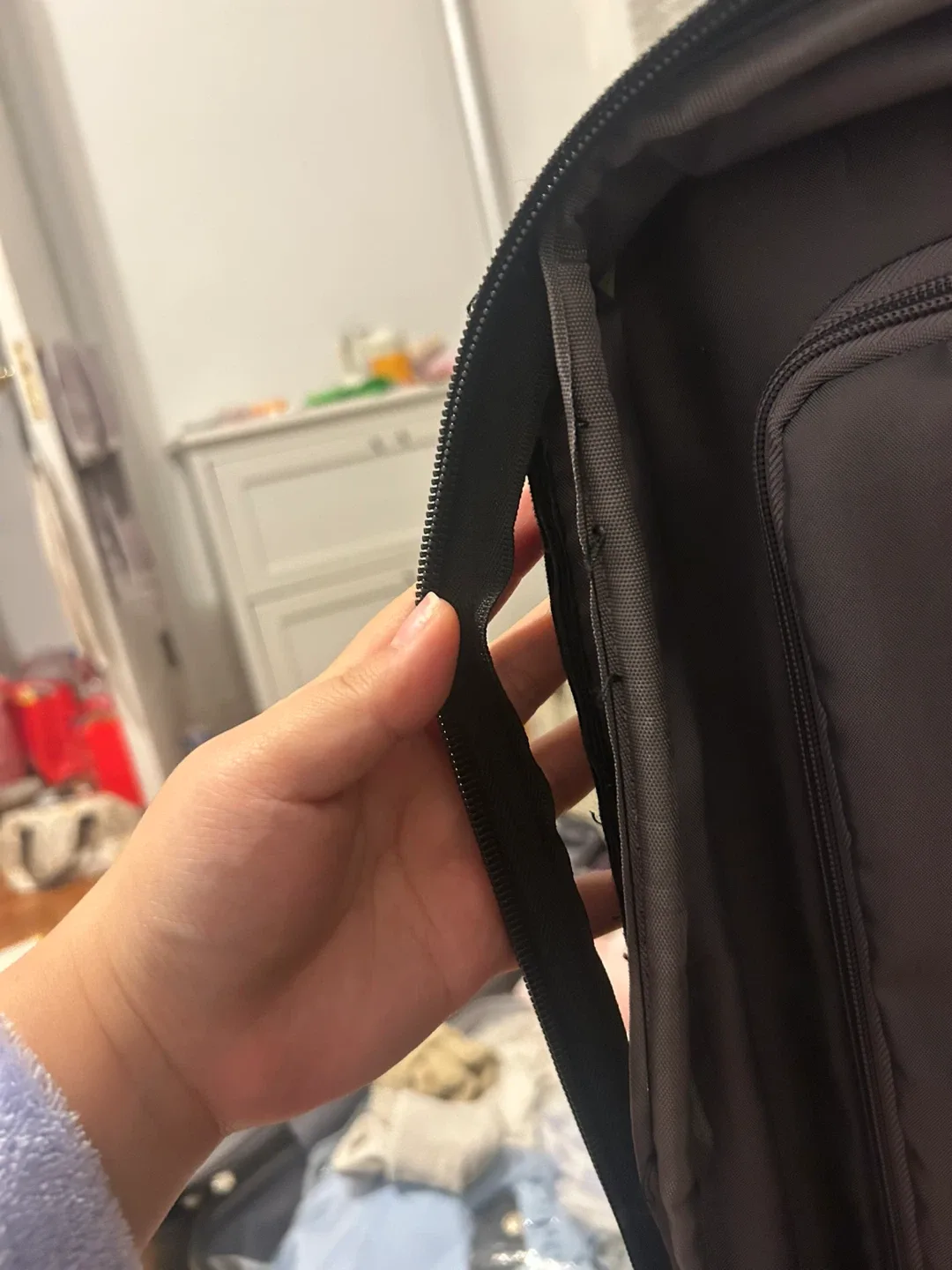 Light Green Suitcase Luggage - Damaged Zipper image indicator(8)