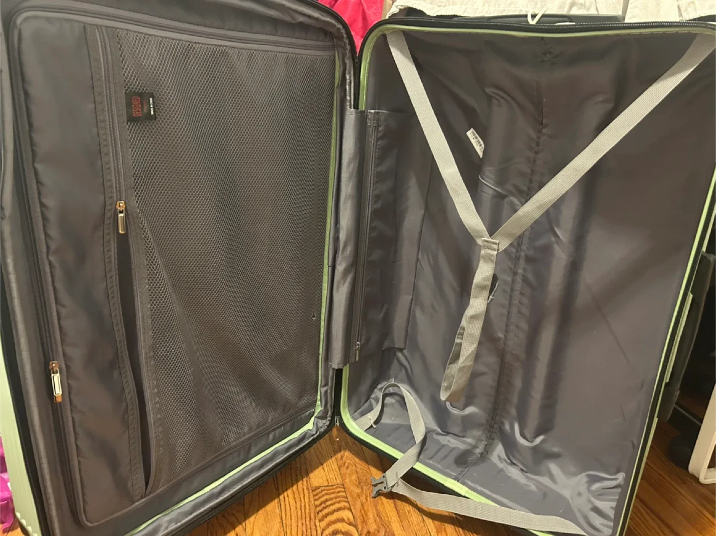 Light Green Suitcase Luggage - Damaged Zipper image indicator(7)