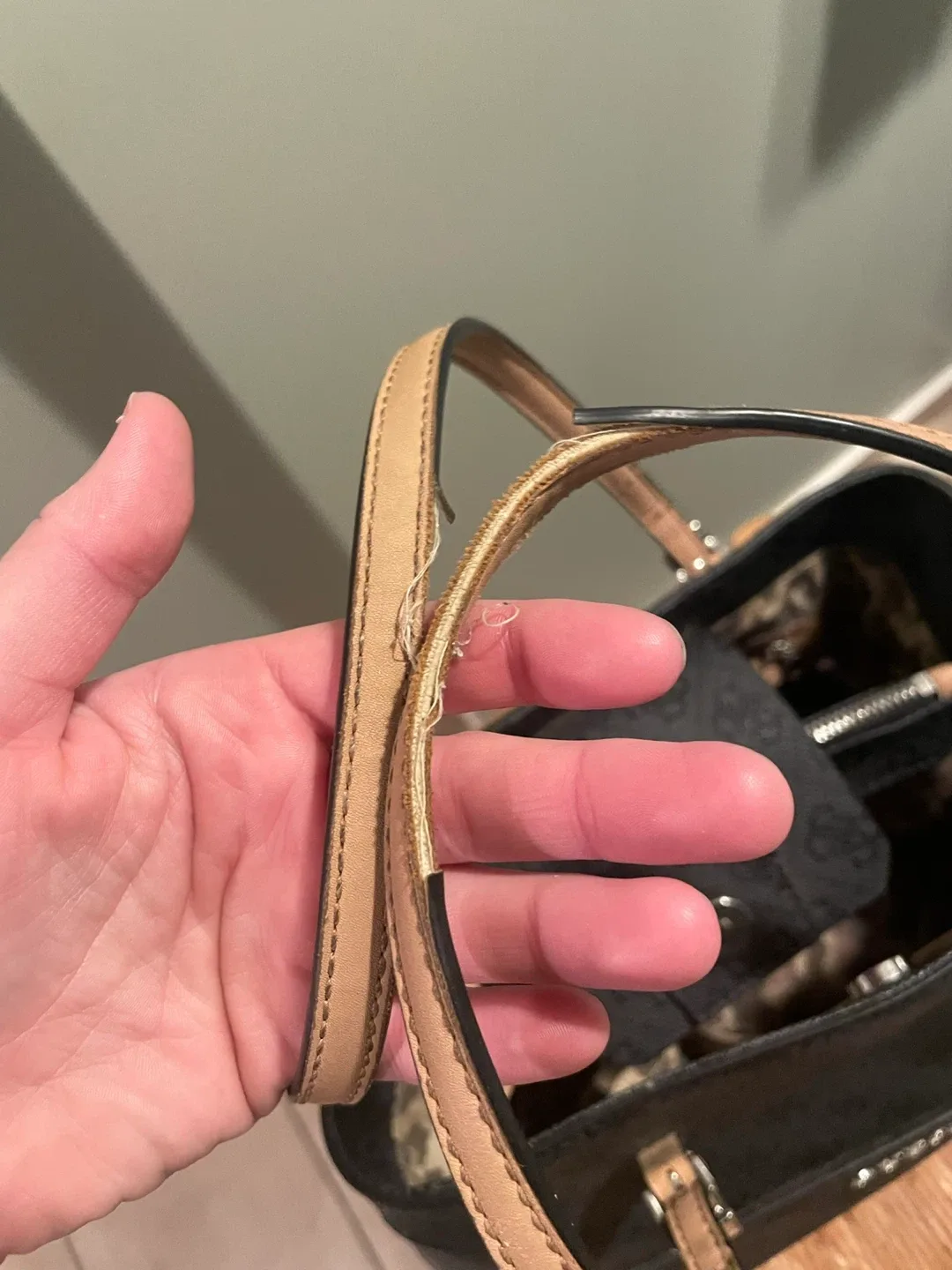 Guess Tote Bag image indicator(5)