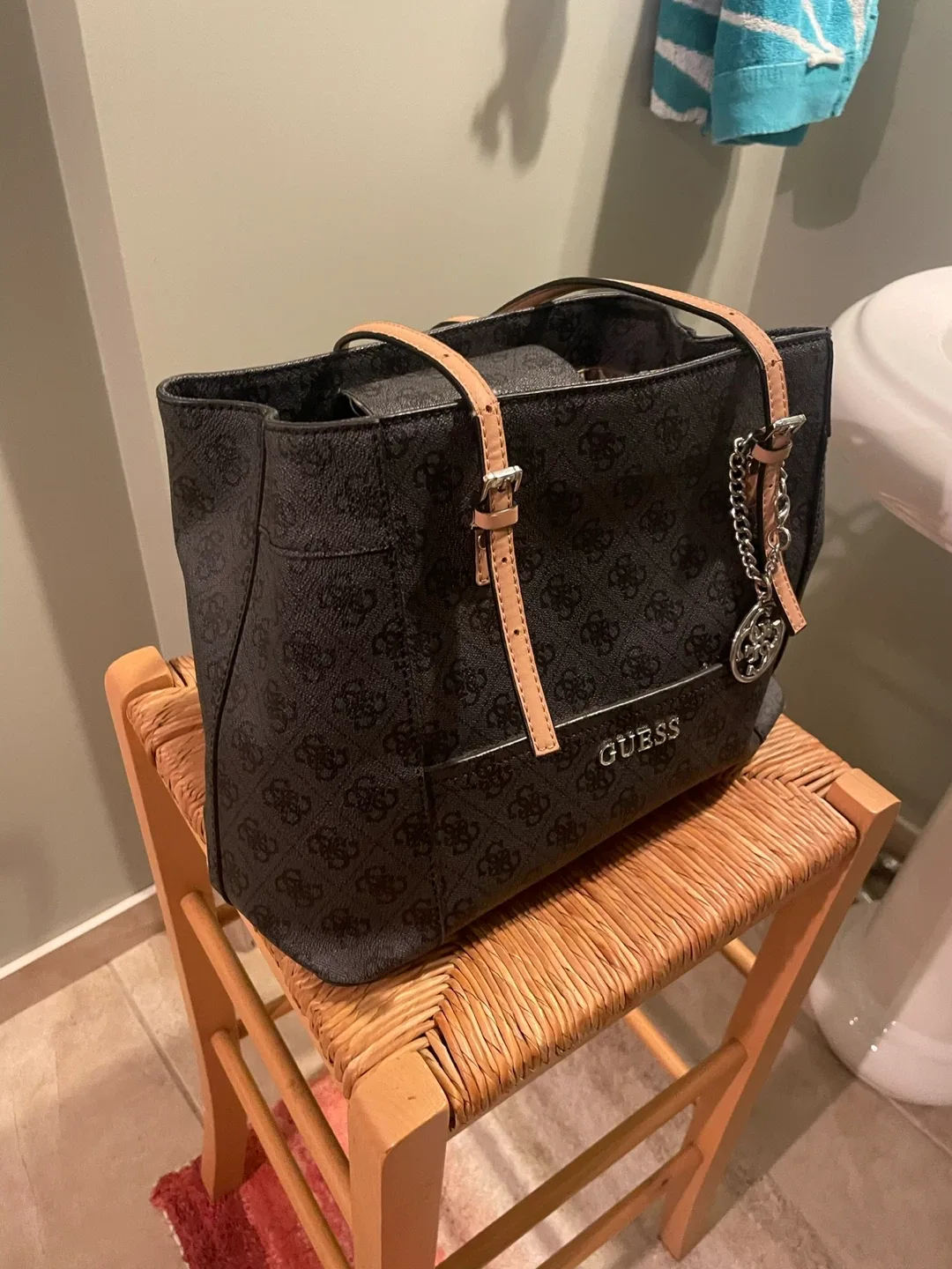 Guess Tote Bag image indicator(2)