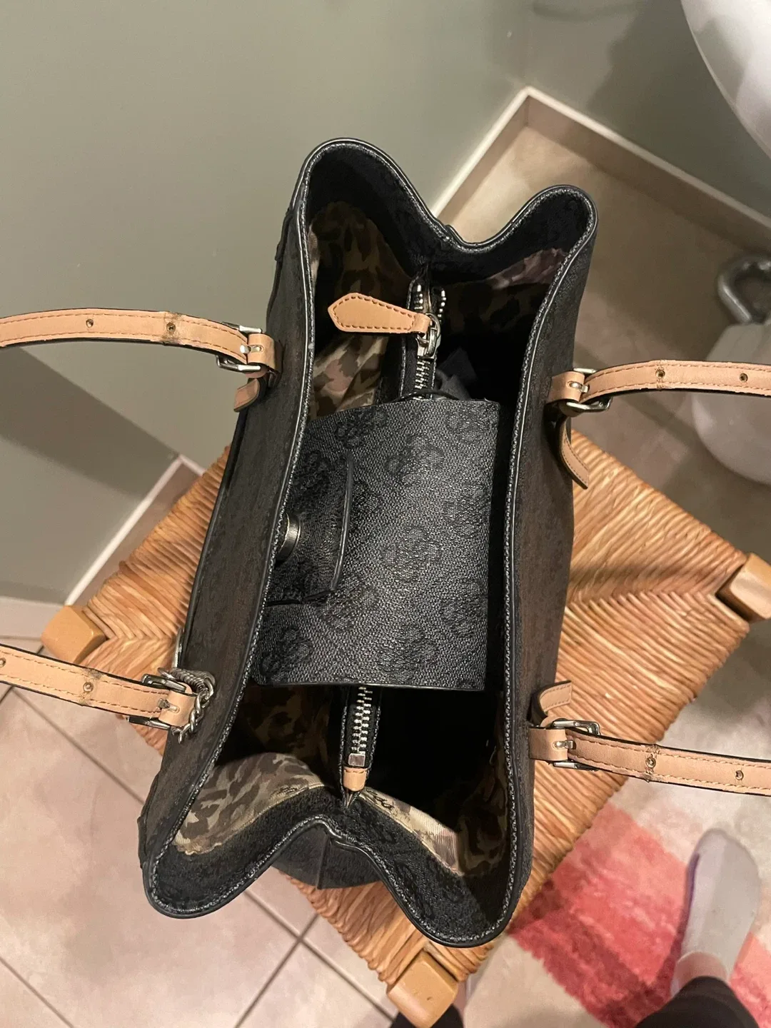 Guess Tote Bag image indicator(4)