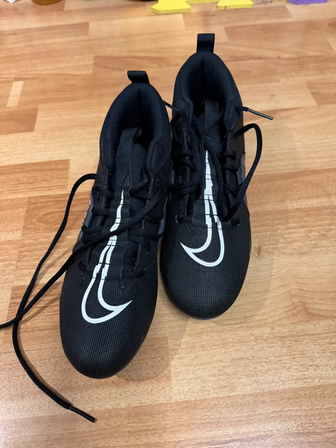 Nike Alpha Menace Football Cleats - US 8.5 image indicator(2)