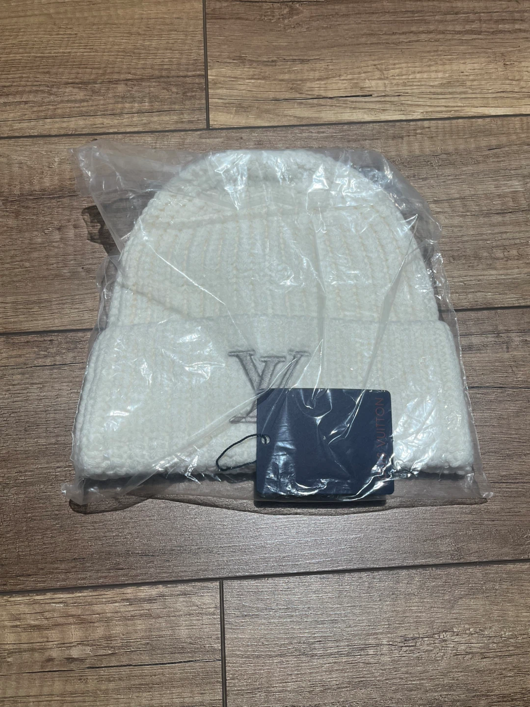 Louis Vuitton White Beanie - photo 4