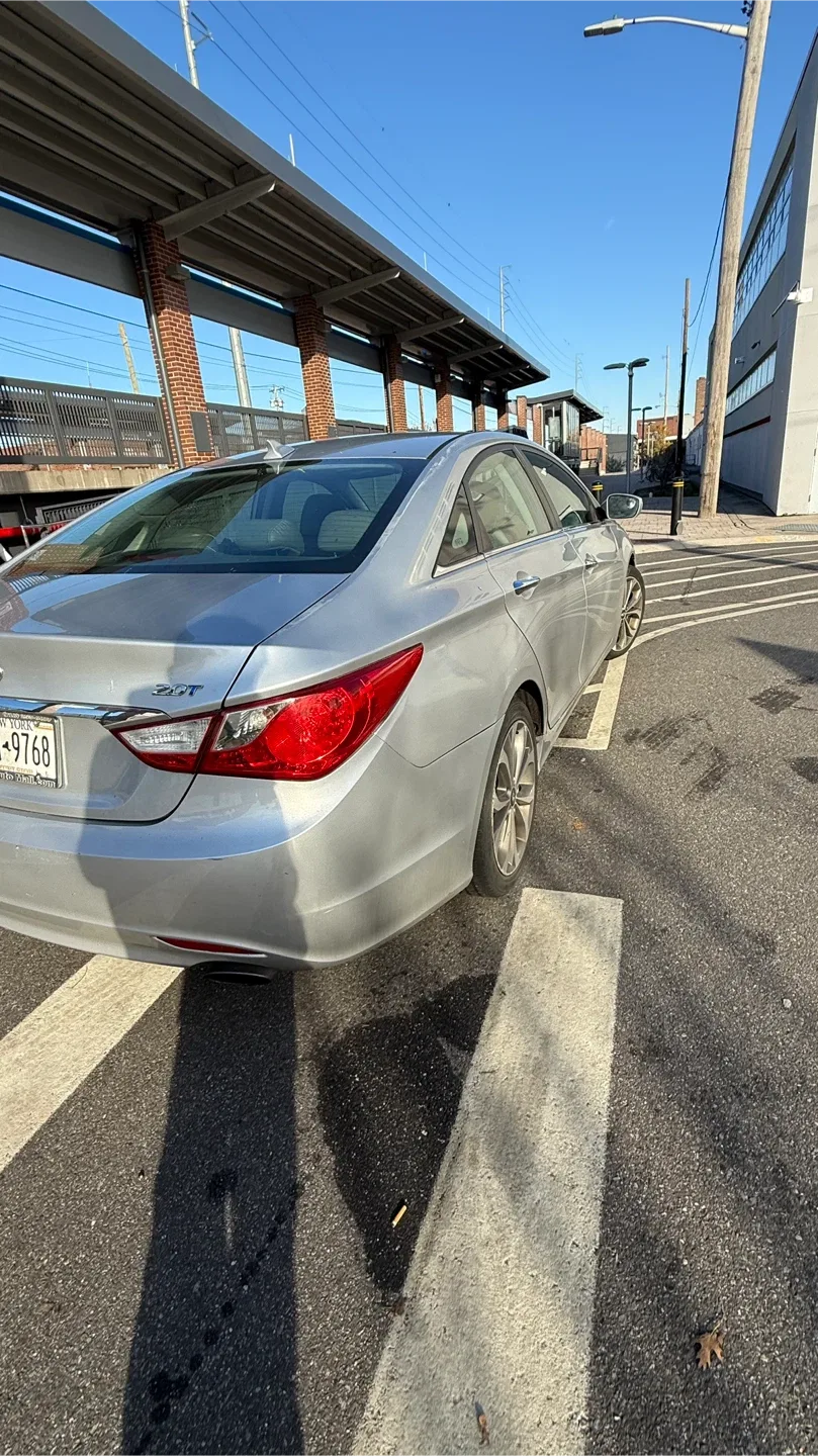 2013 Hyundai Sonata Silver Sedan image indicator(5)