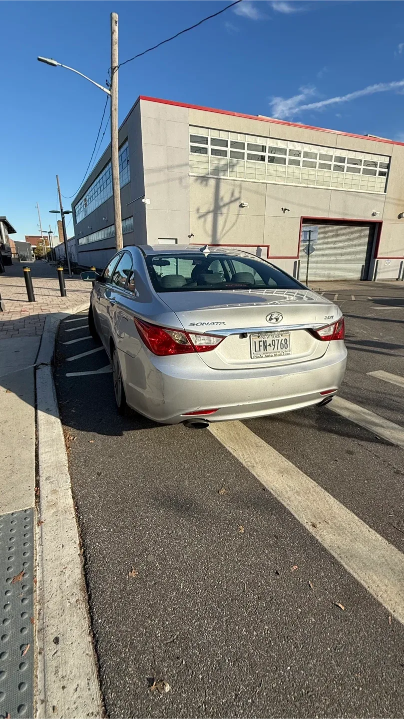 2013 Hyundai Sonata Silver Sedan image indicator(4)