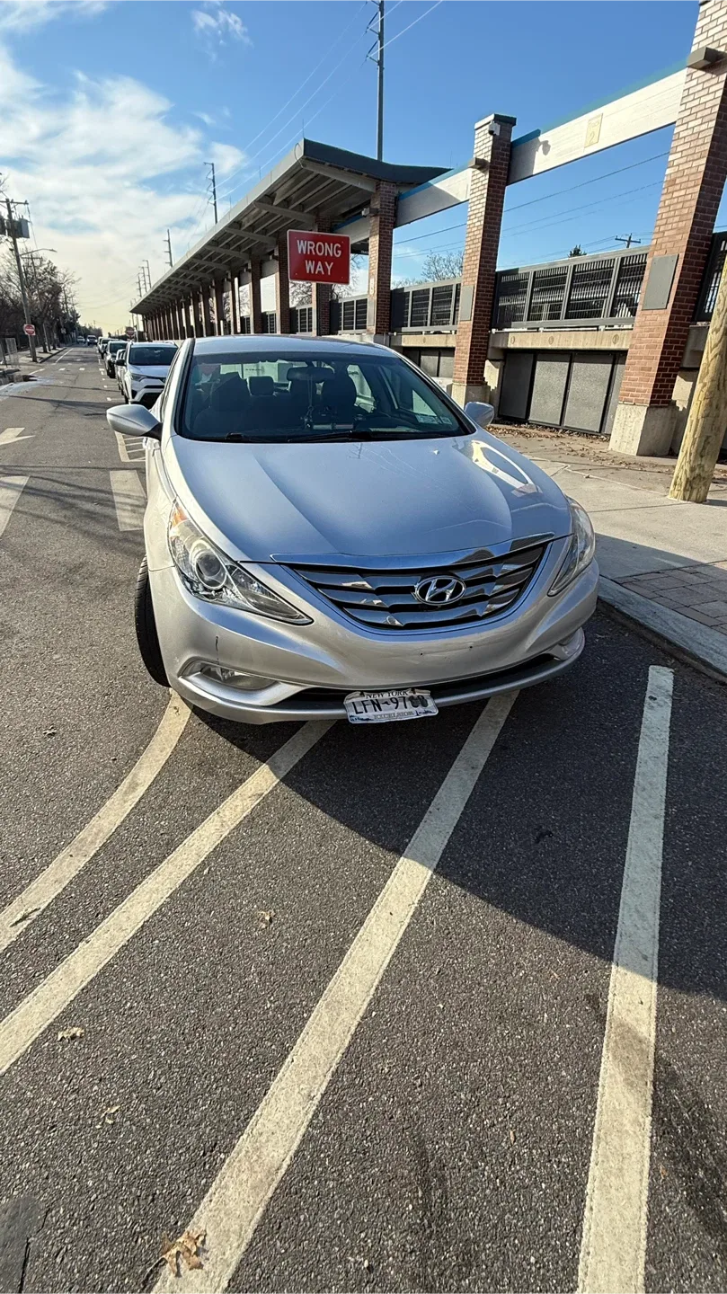 2013 Hyundai Sonata Silver Sedan image indicator(2)
