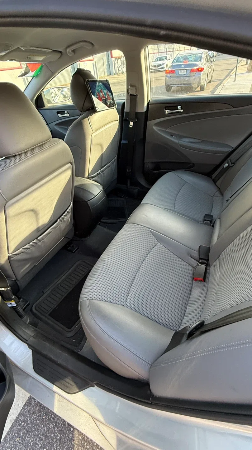 2013 Hyundai Sonata Silver Sedan image indicator(7)