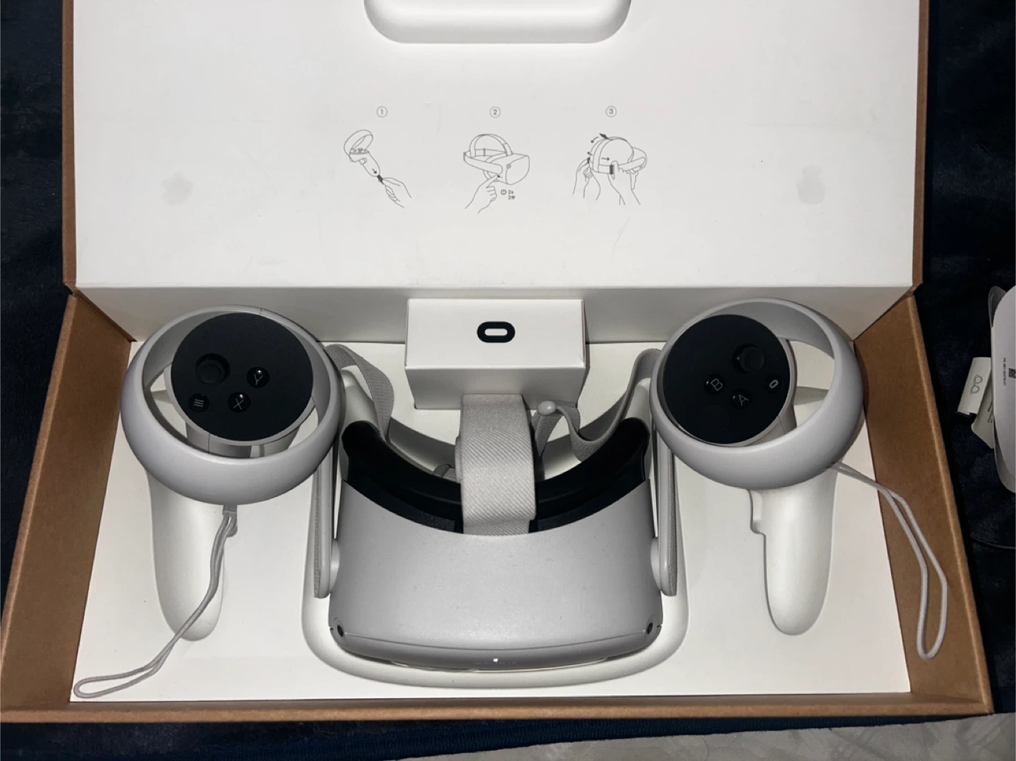 Oculus Quest 2 VR Headset - Like New! - photo 2