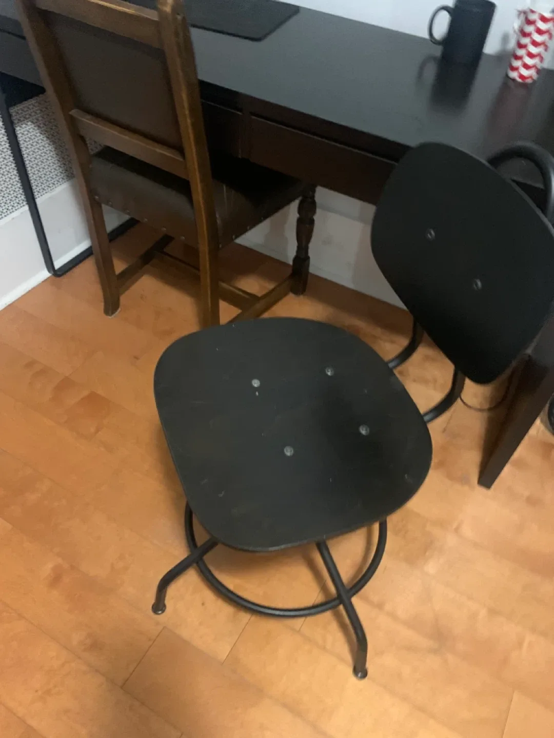 Black Swivel adjustable chair image indicator(3)