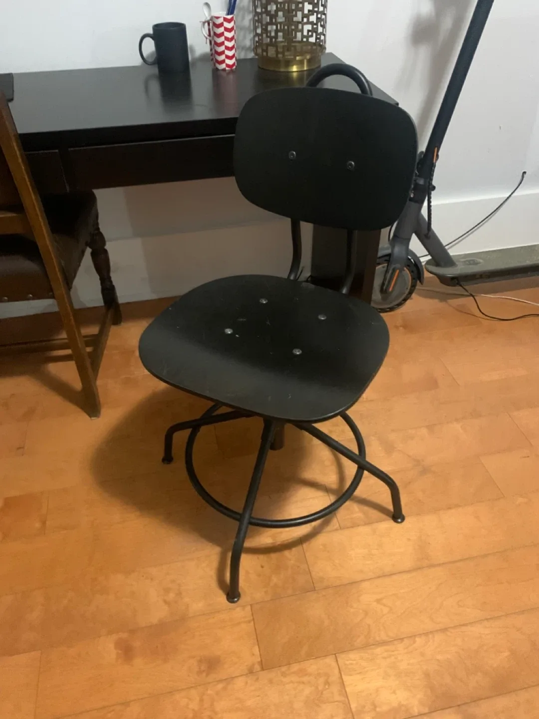 Black Swivel adjustable chair