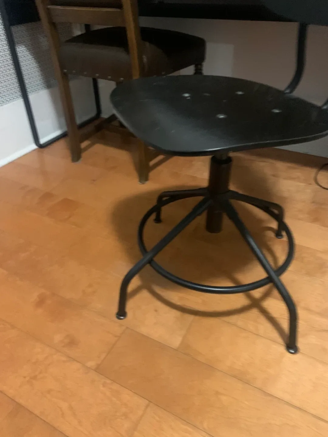 Black Swivel adjustable chair image indicator(4)