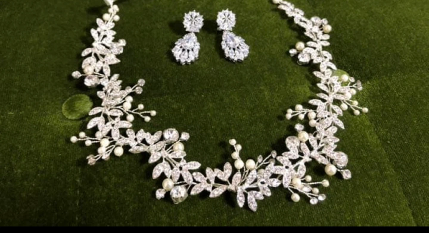 Wedding Jewelry Set: Hair Accessory & Earrings - photo 2