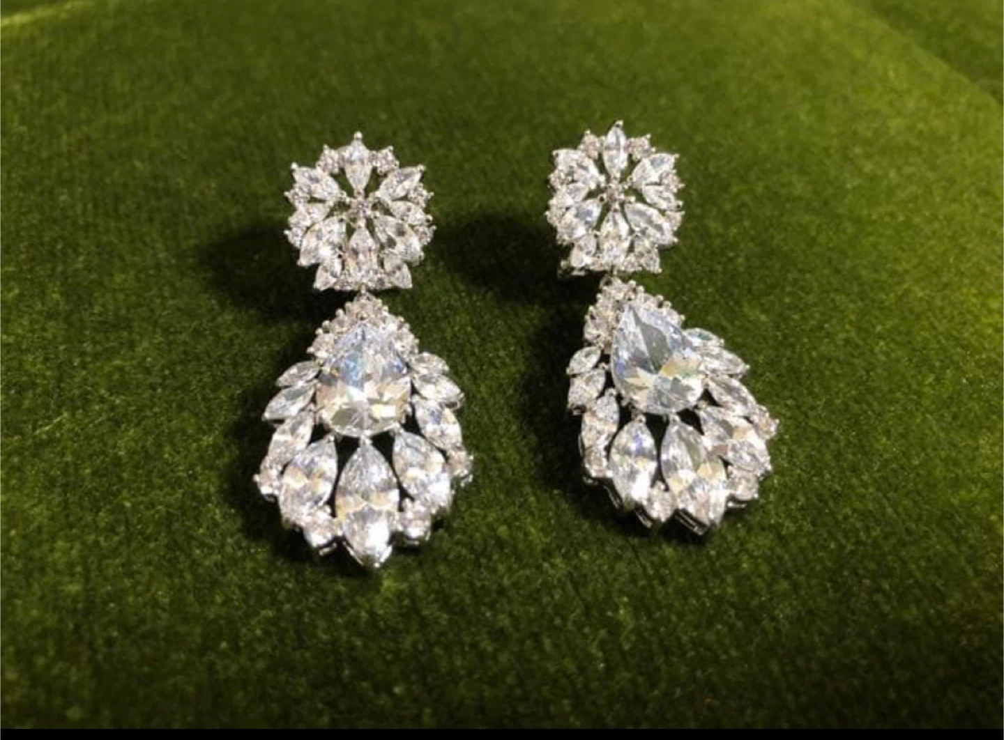 Wedding Jewelry Set: Hair Accessory & Earrings