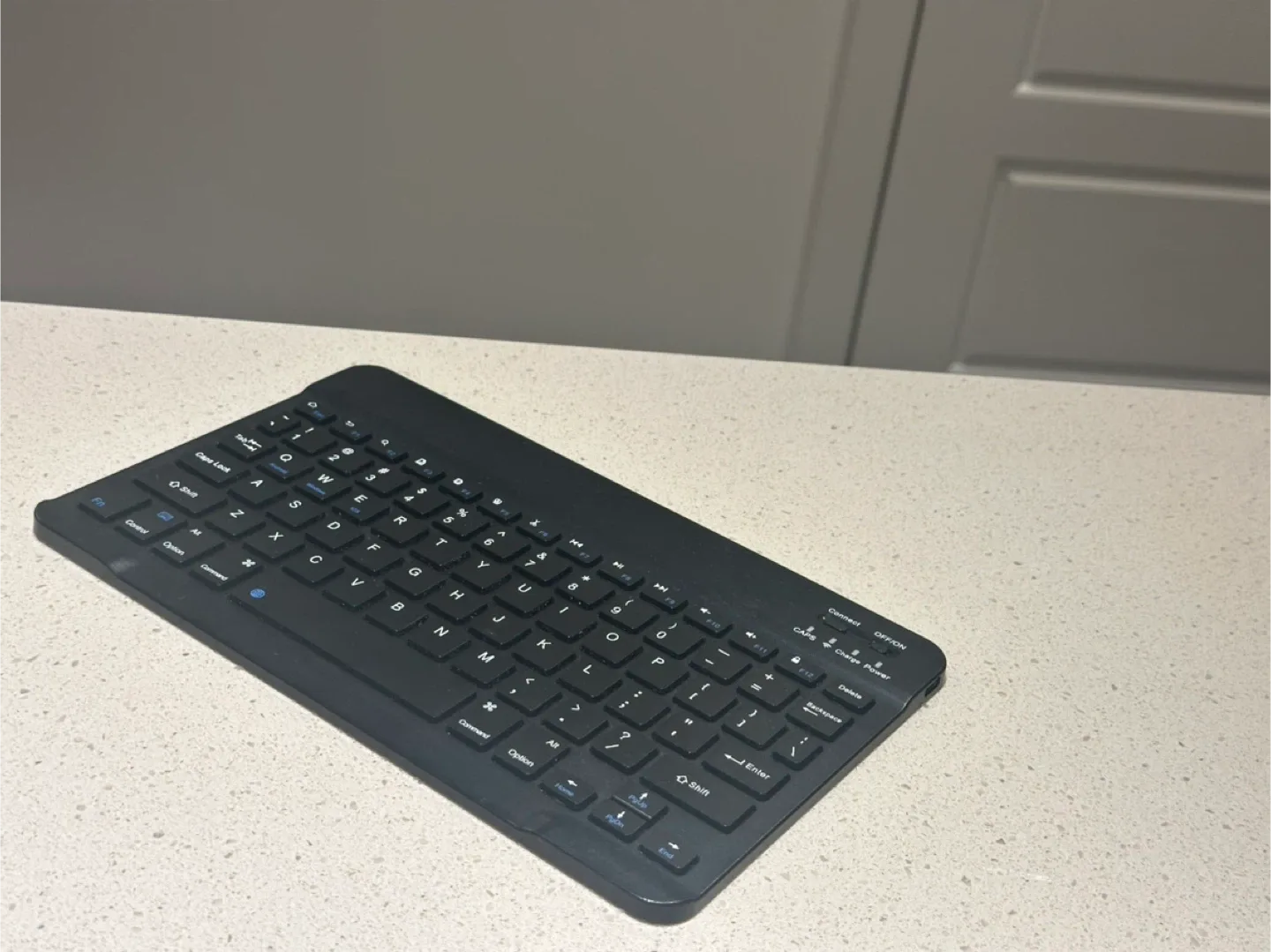 Keyboard headphone tablet stand magnifier umbrella image indicator(2)