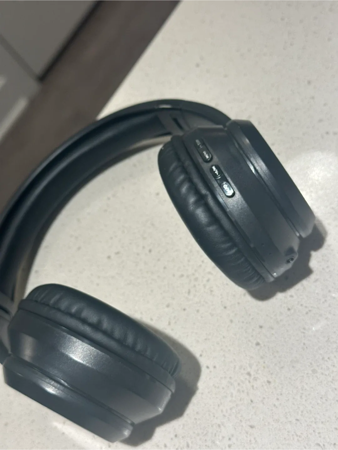 Keyboard headphone tablet stand magnifier umbrella