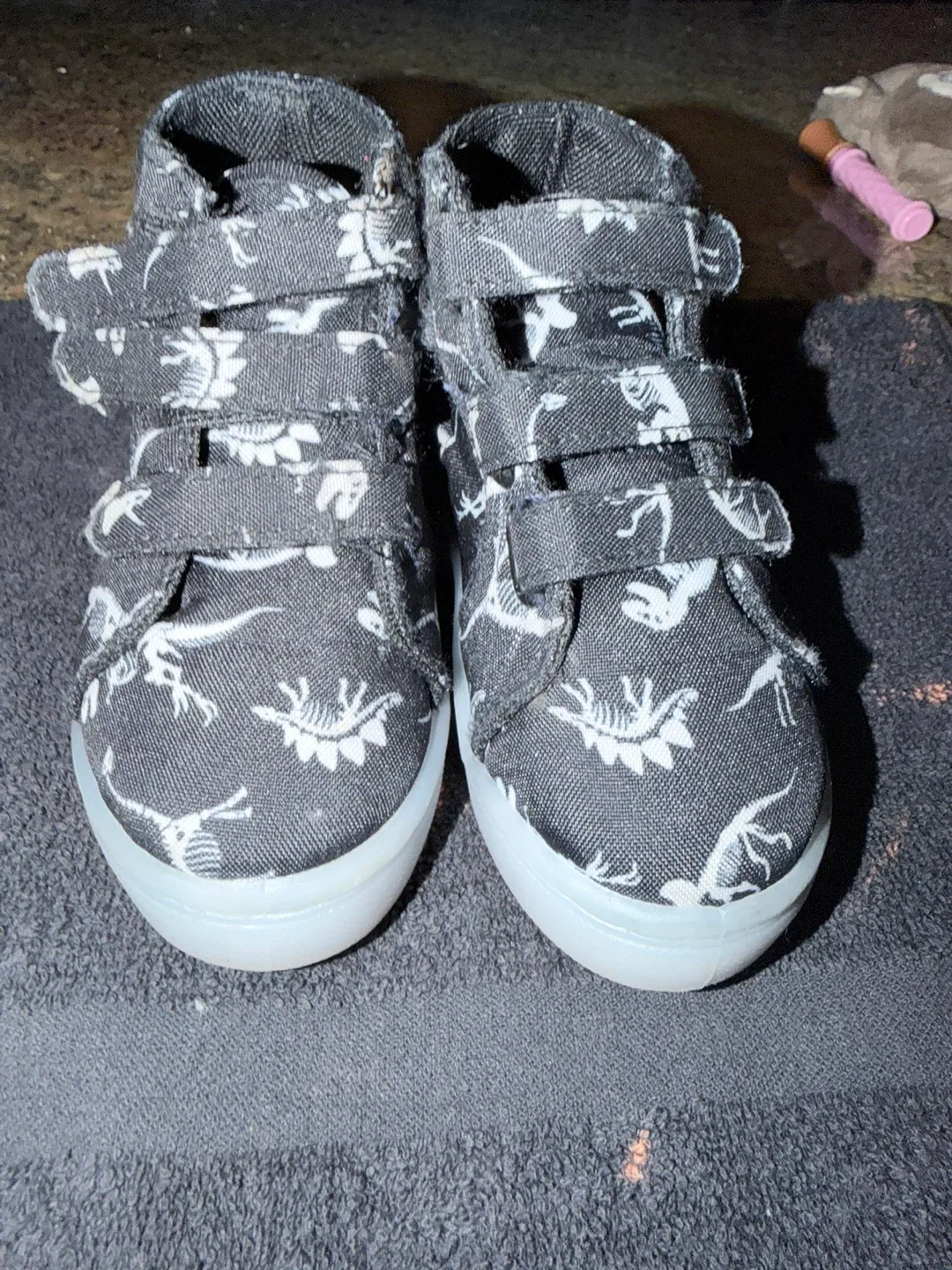 Dinosaur Print Light-Up Sneakers (size 7C)