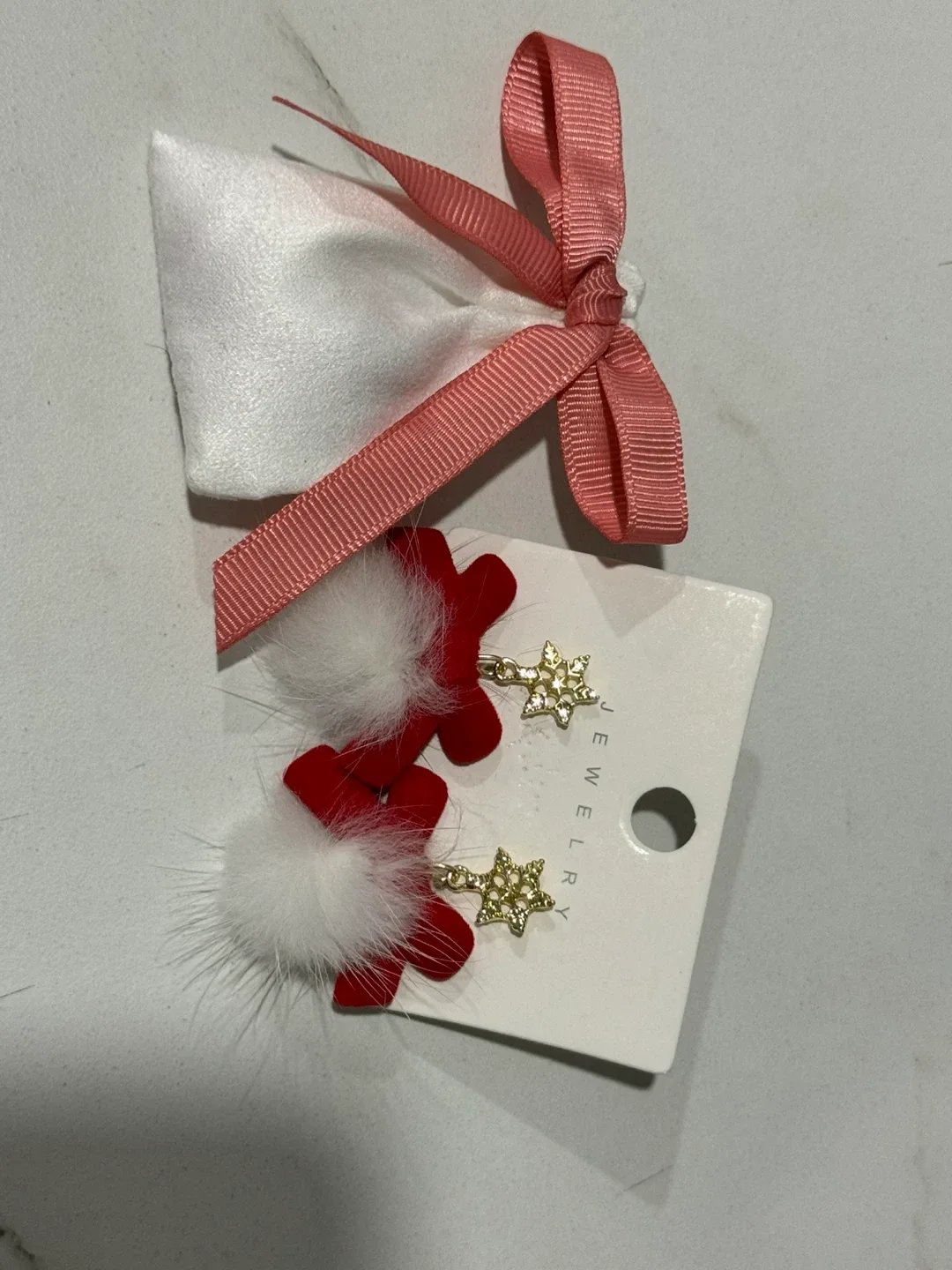 Red & White Flower Earrings - New! image indicator(3)