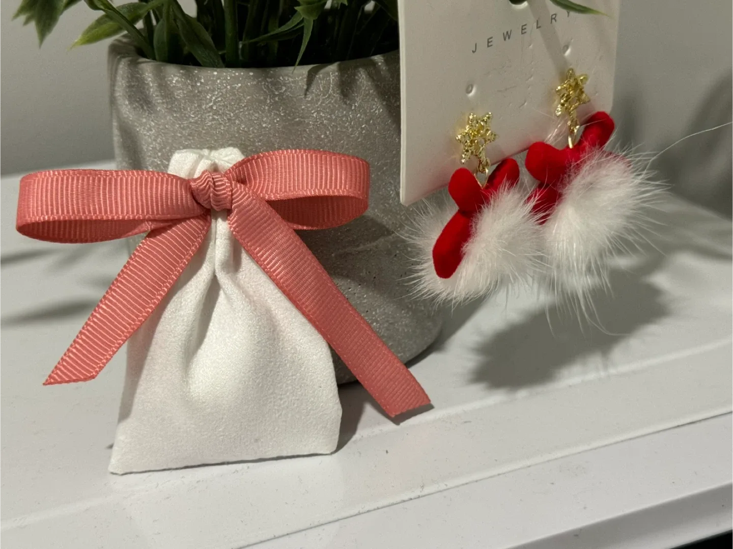 Red & White Flower Earrings - New! image indicator(4)