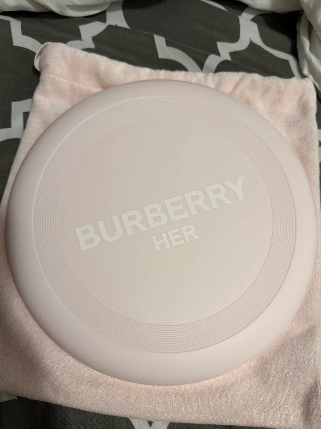 Burberry Her Frisbee with Pouch image indicator(2)