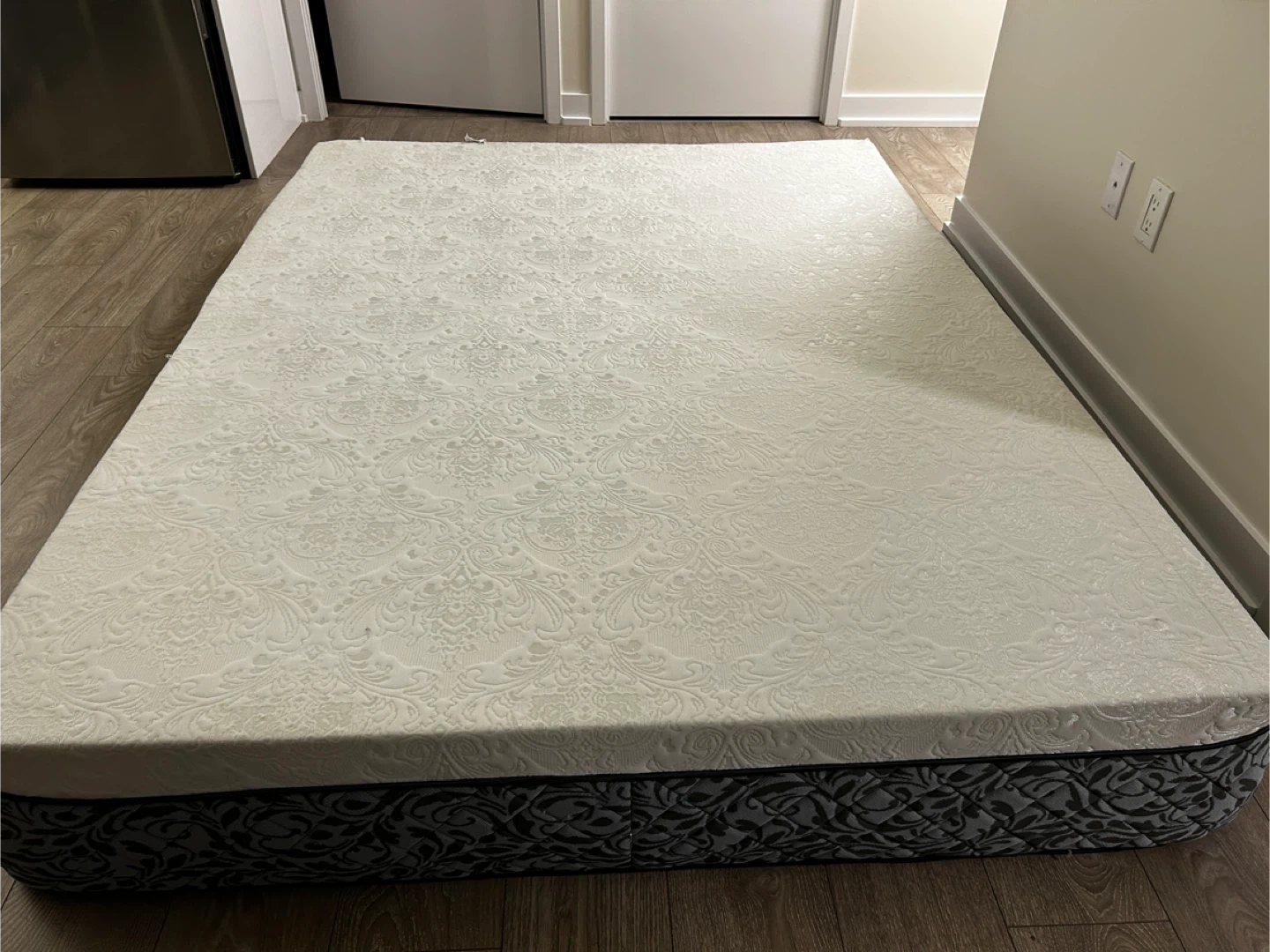 Black Queen Bed and Mattress - photo 2