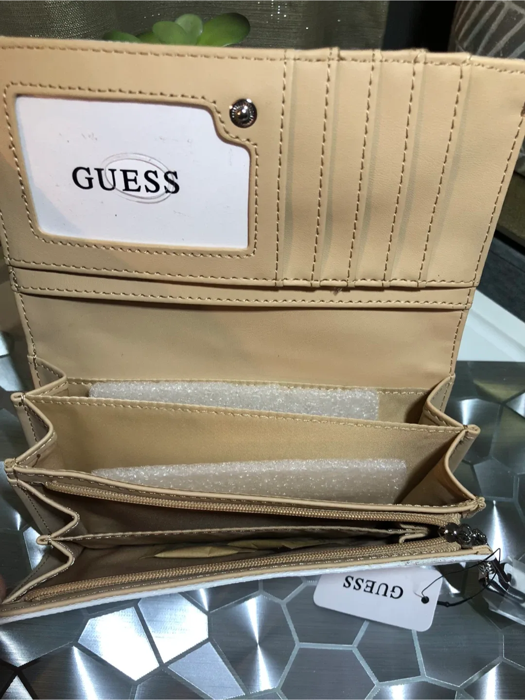 Guess White Wallet - Brand New image indicator(4)