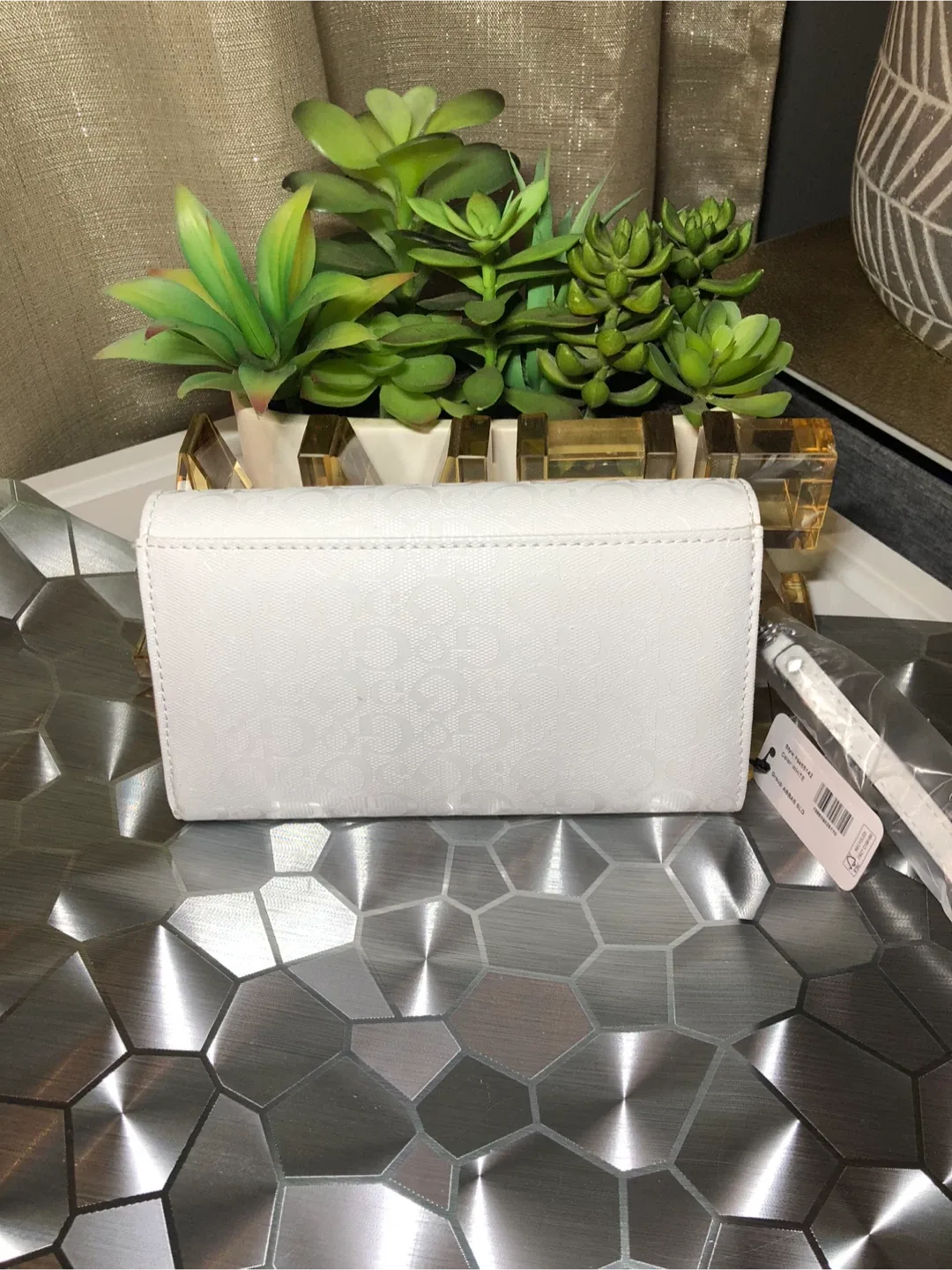 Guess White Wallet - Brand New image indicator(3)