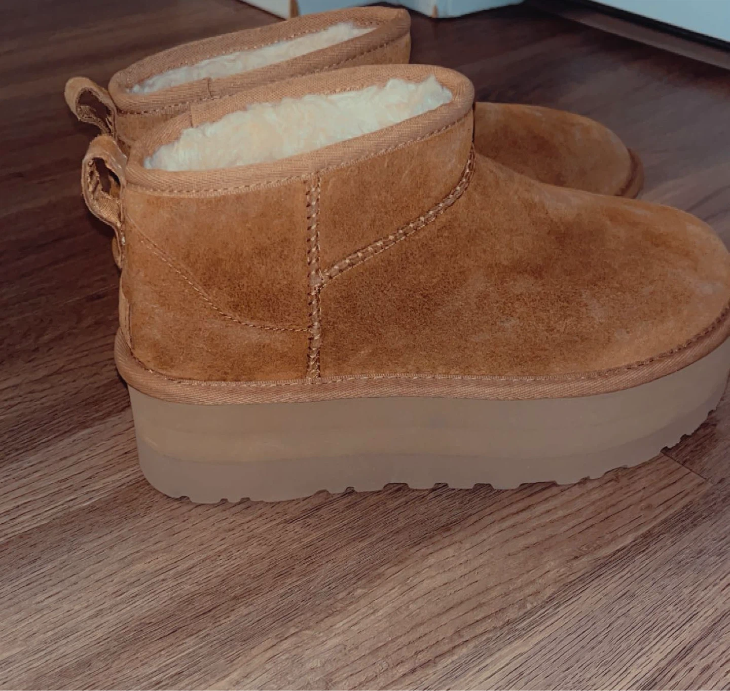 UGG Women's Mini Platform Boot Chestnut Size 7