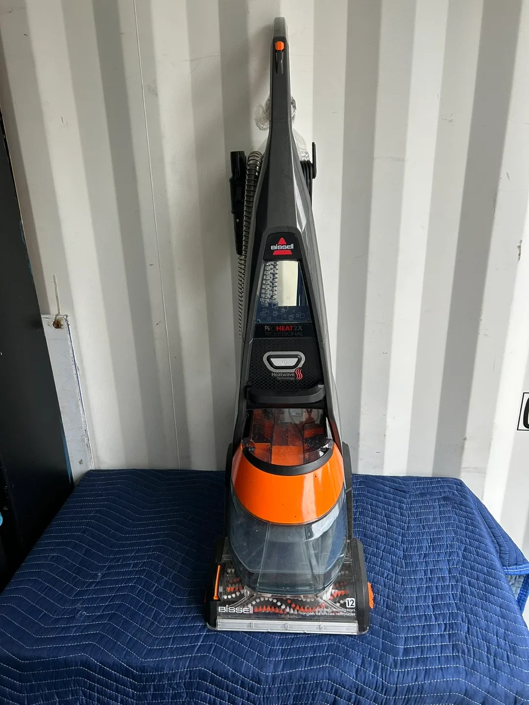 Bissell ProHeat 2X Revolution Carpet Cleaner image indicator(2)