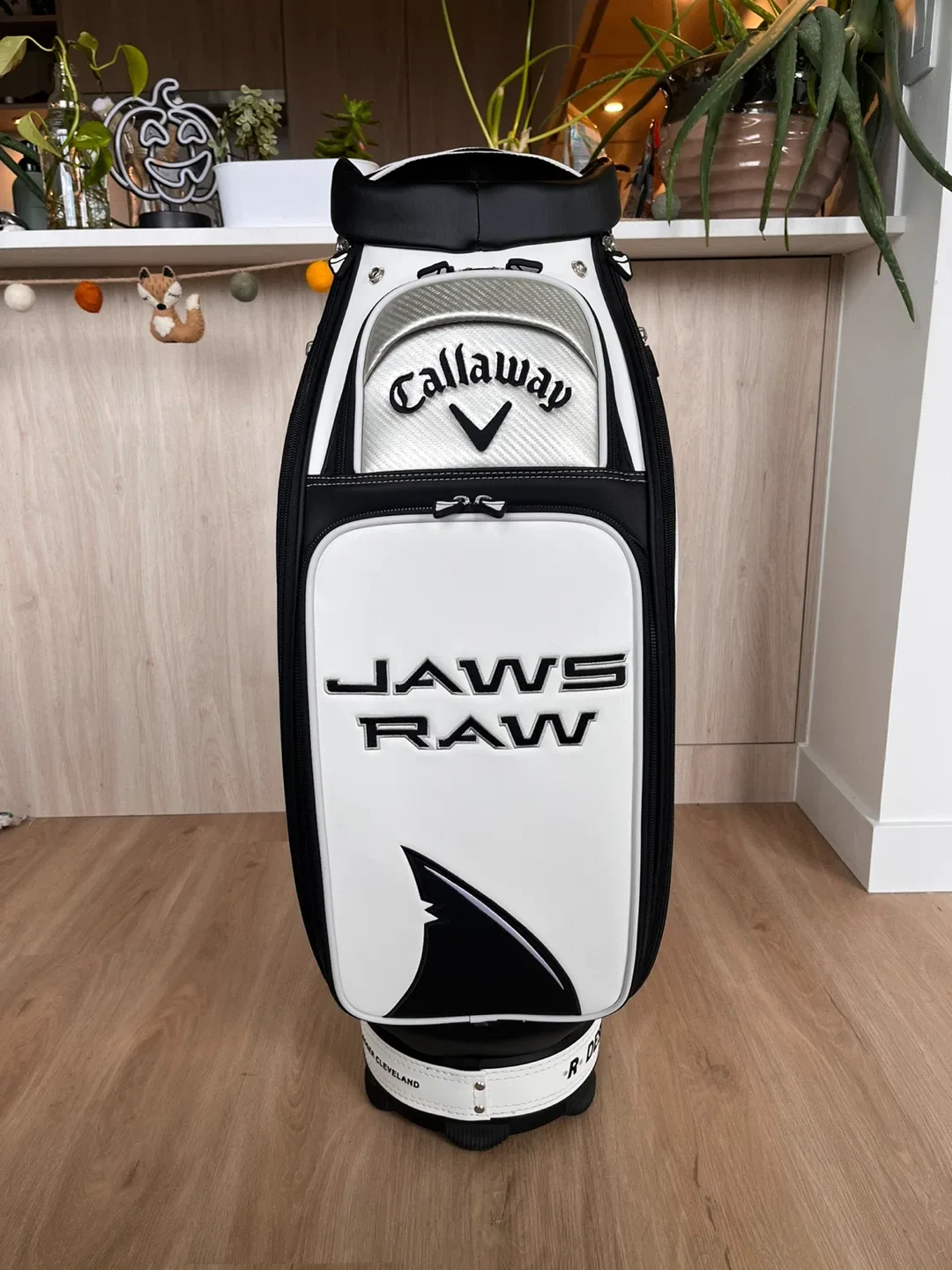 Callaway Jaws Raw Tour Staff Bag image indicator(3)