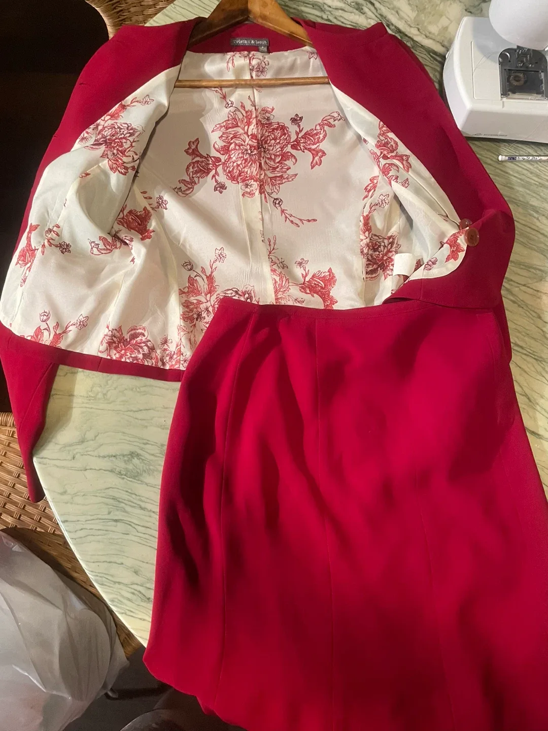 Tristan & Iseut Red Skirt & Suit - Size 4 image indicator(2)