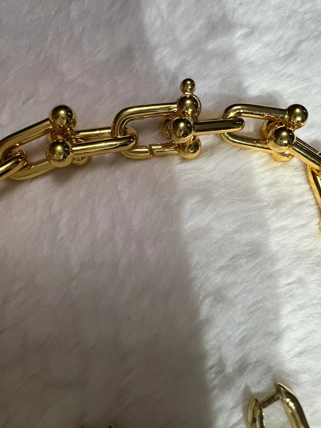 Santezza Gold tone Chain Necklace & Earrings Set image indicator(6)