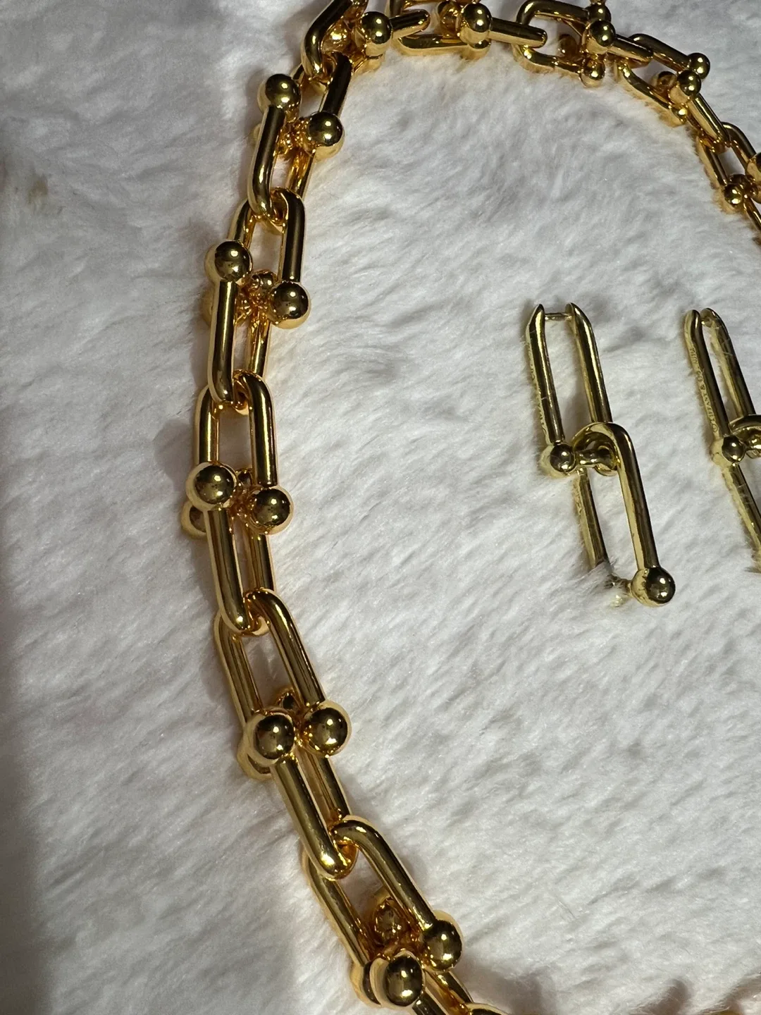 Santezza Gold tone Chain Necklace & Earrings Set image indicator(3)