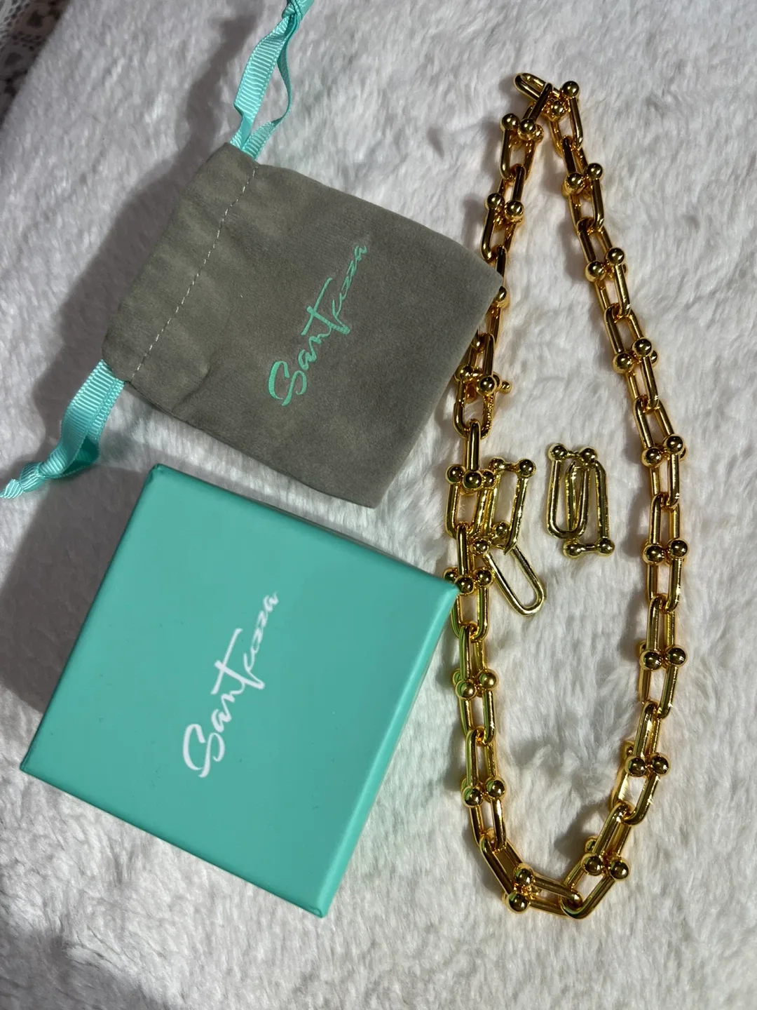 Santezza Gold tone Chain Necklace & Earrings Set image indicator(5)