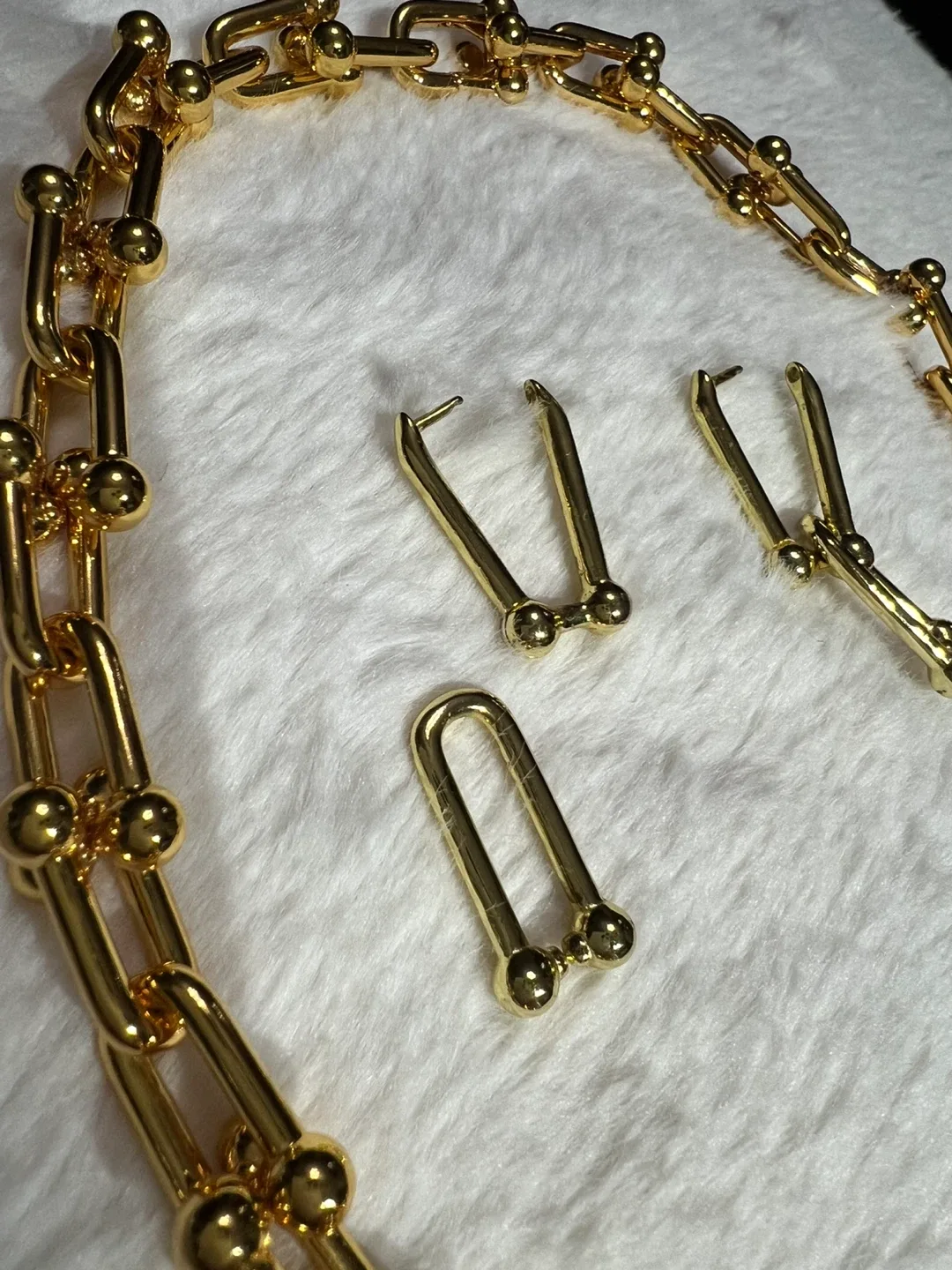 Santezza Gold tone Chain Necklace & Earrings Set image indicator(4)