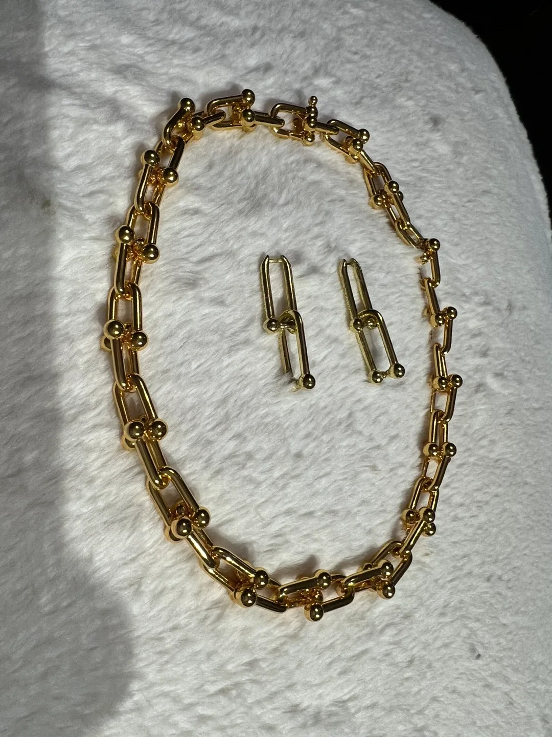 Santezza Gold tone Chain Necklace & Earrings Set image indicator(2)