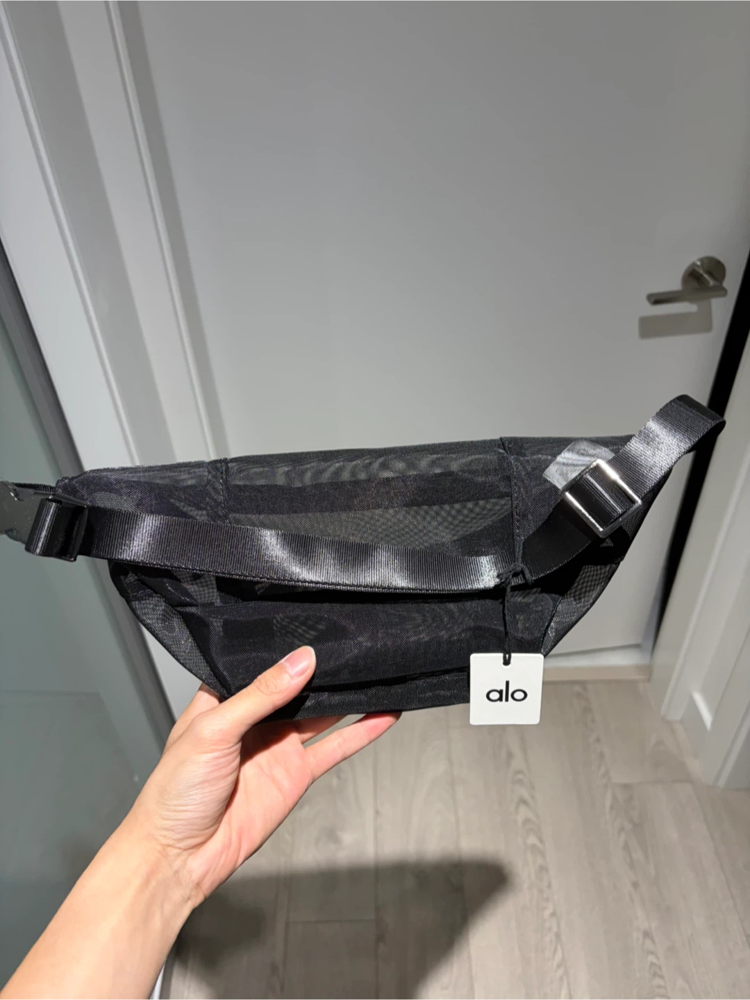 ALO Yoga Black Belt Bag - photo 4