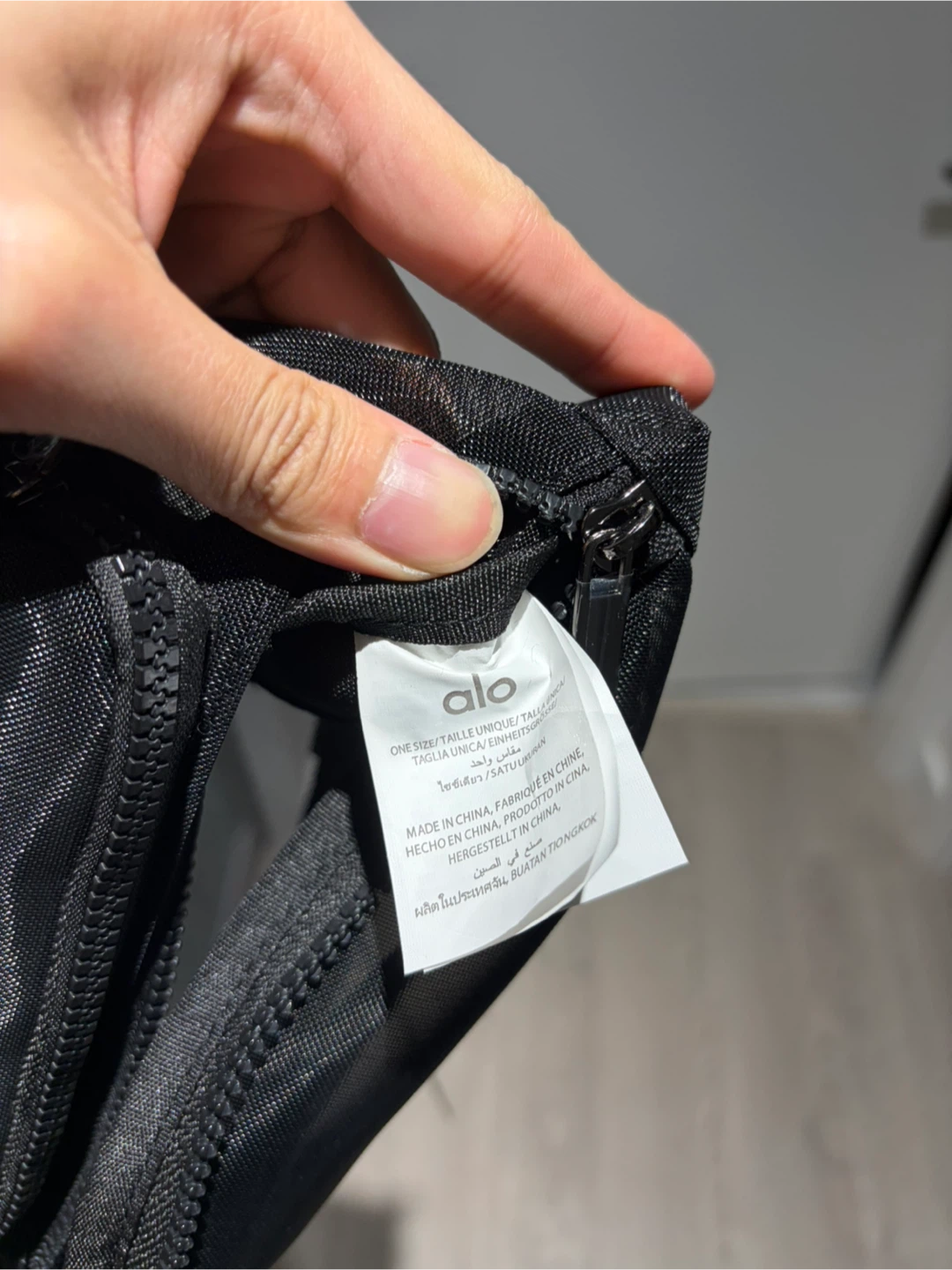 ALO Yoga Black Belt Bag - photo 5