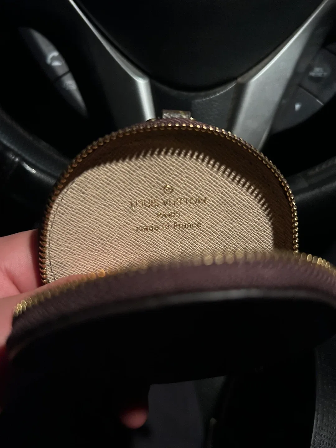 Louis Vuitton Round Coin Purse image indicator(2)