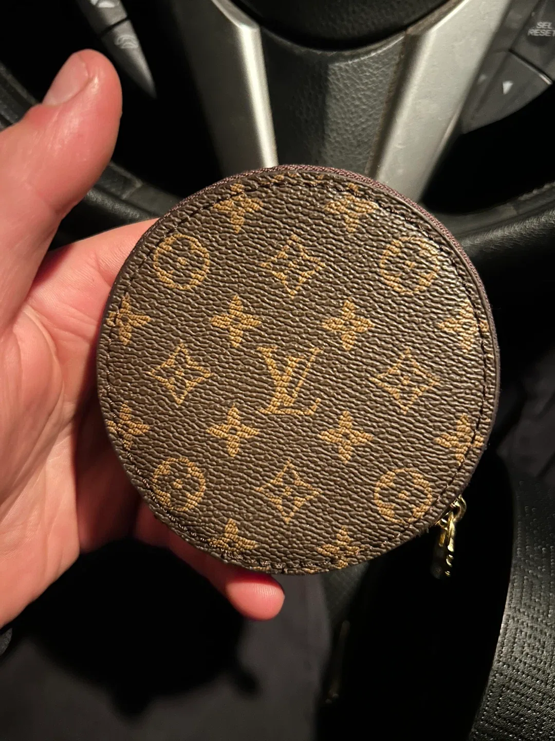 Louis Vuitton Round Coin Purse image indicator(3)