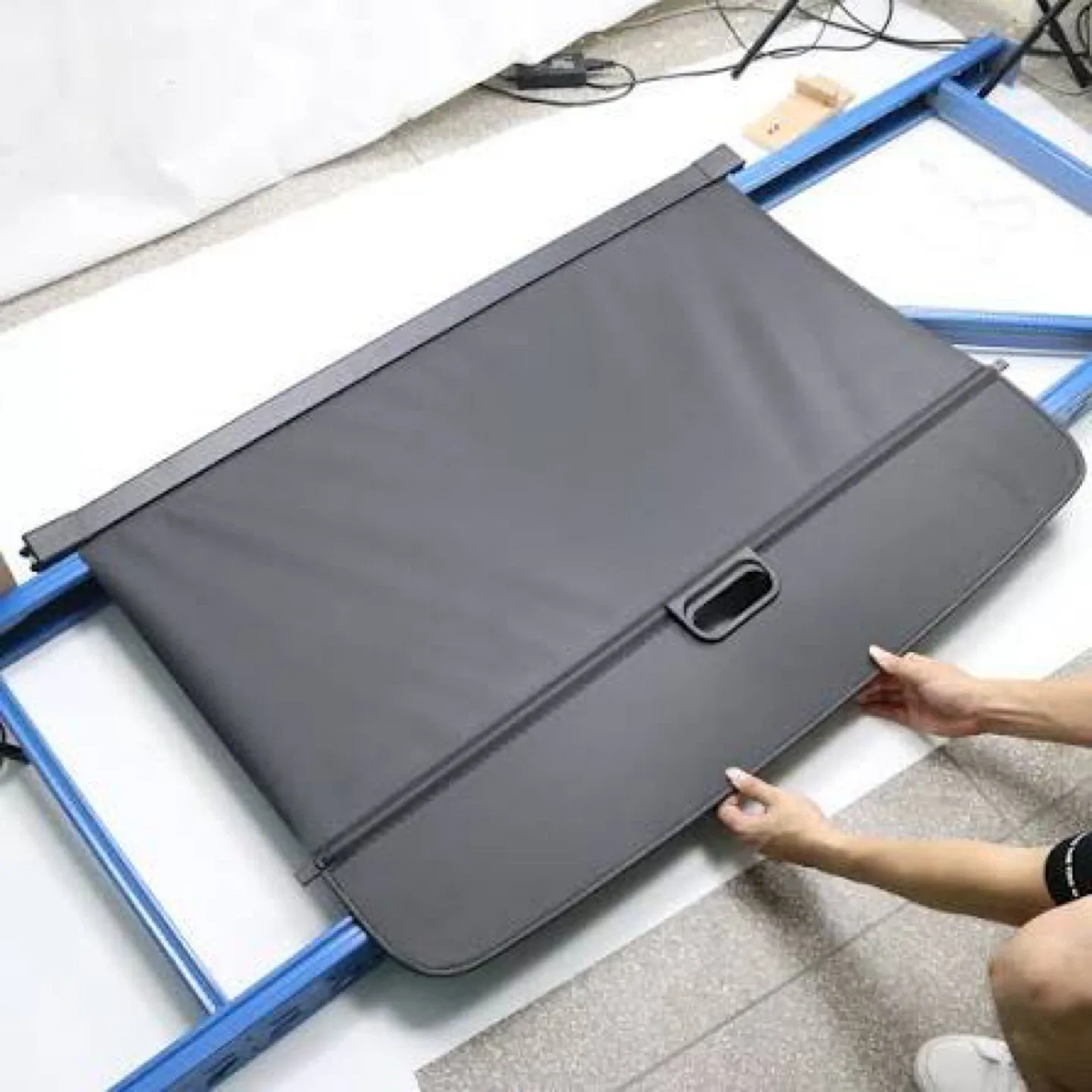 Honda CRV Cargo Cover - Black image indicator(2)