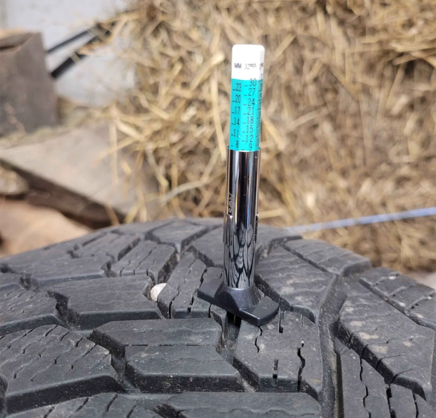 Michelin X-Ice Snow 215/65R16 Tires on Rims - Set of 4 image indicator(5)