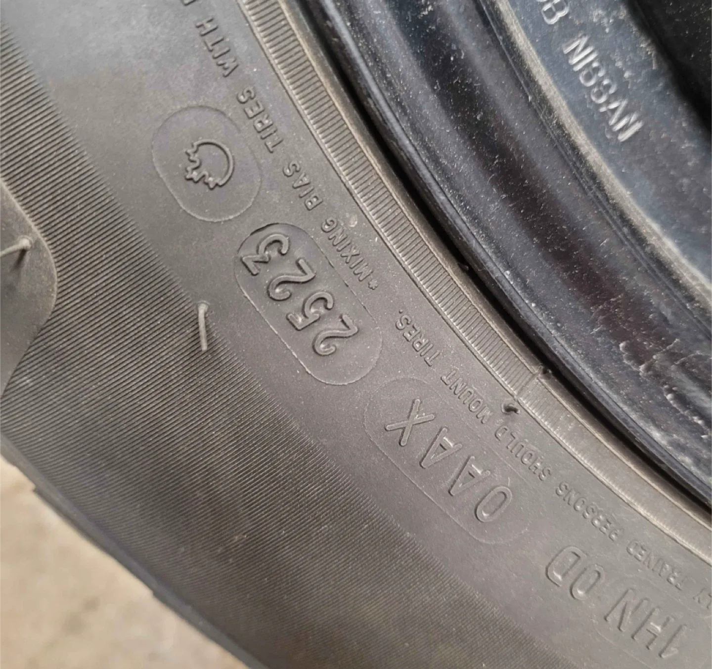 Michelin X-Ice Snow 215/65R16 Tires on Rims - Set of 4 image indicator(3)