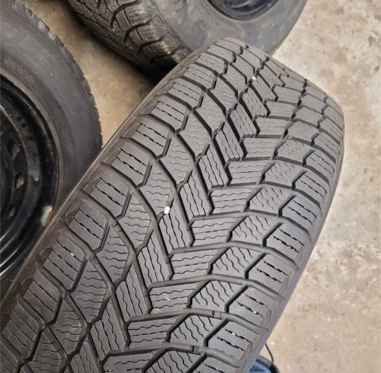 Michelin X-Ice Snow 215/65R16 Tires on Rims - Set of 4 image indicator(4)