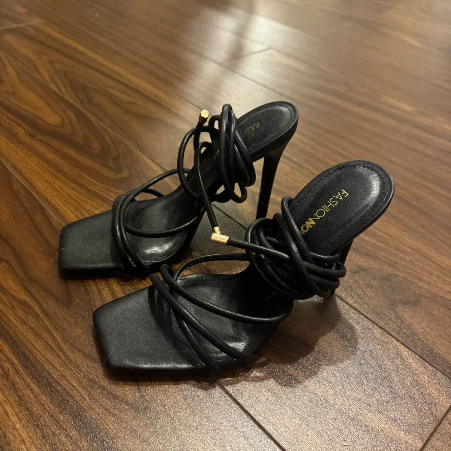 Fashion Nova Black Heels size 7 image indicator(2)