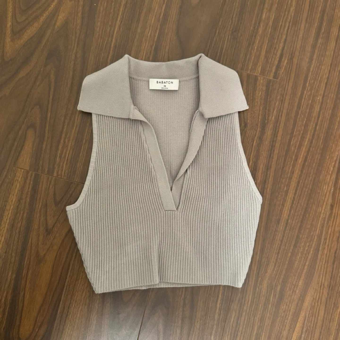 Babaton XS Sleeveless Polo Top - Grey