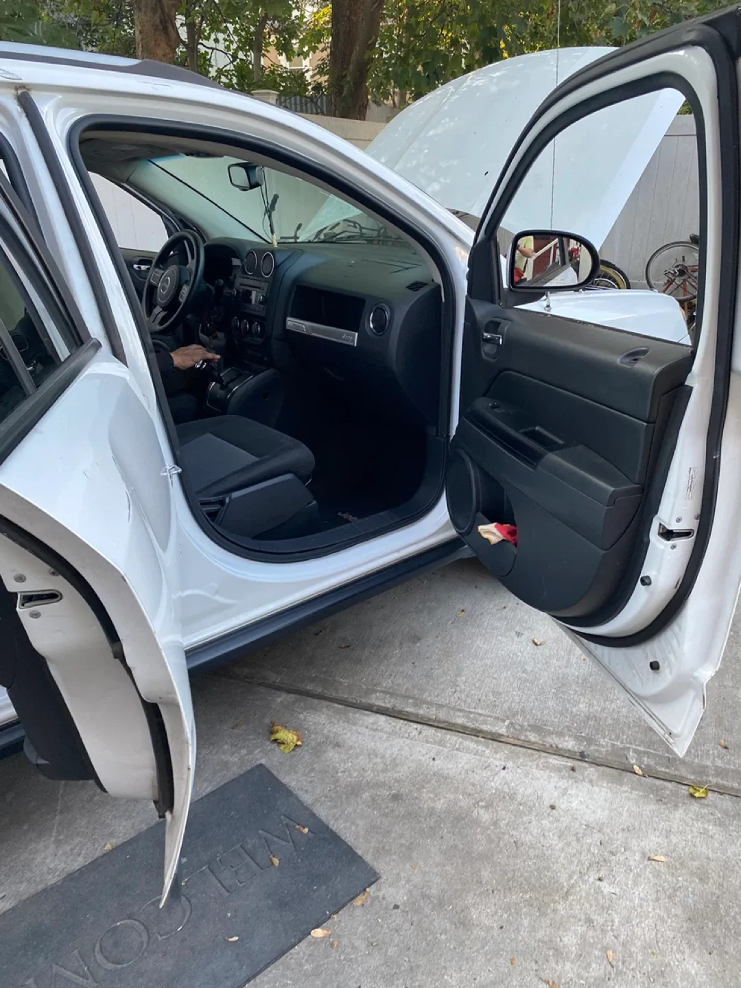 Jeep Compass - White 2016  * GREAT DEAL* image indicator(3)