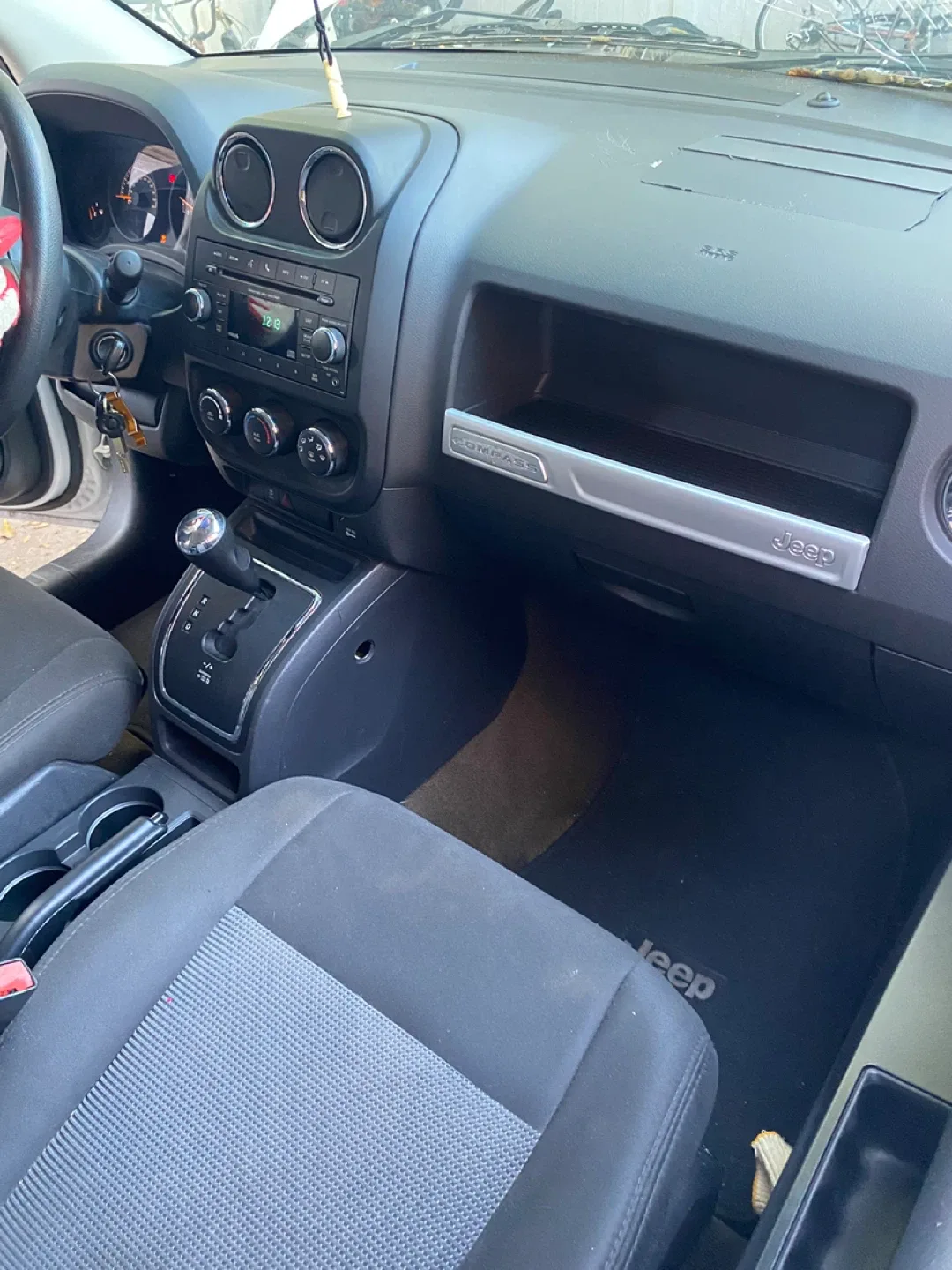 Jeep Compass - White 2016  * GREAT DEAL* image indicator(7)