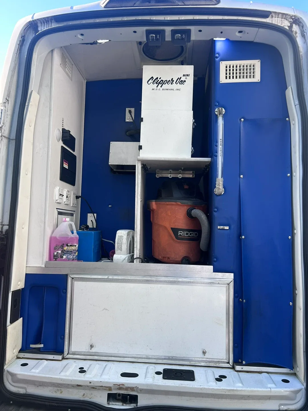 Pet grooming van image indicator(2)